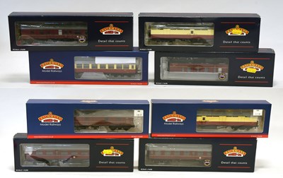 Lot 3182 - Bachmann OO Gauge BR Coaches