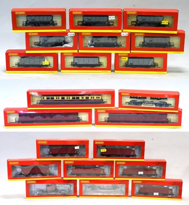 Lot 3232 - Hornby (China) OO Gauge Wagons