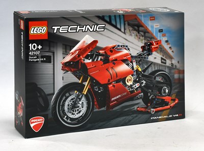 Lot 3318 - Lego Technic 42107 Ducati Panigale V4 R