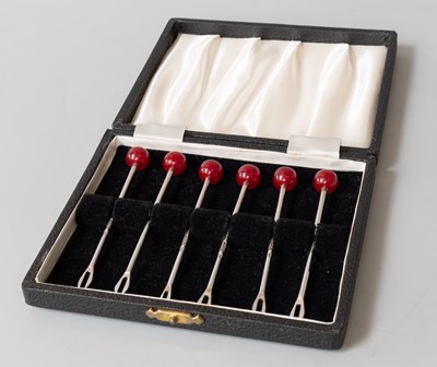 Lot 89 - A Cased Set of Elizabeth II Silver...
