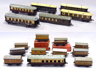 Lot 3286 - Hornby O Gauge Bogie Coaches