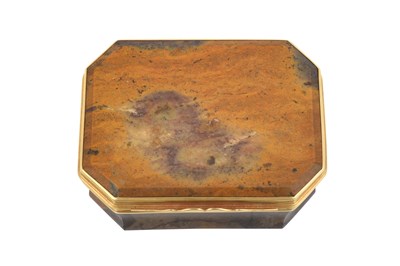 Lot 2165 - A Gold-Mounted Hardstone Snuff-Box