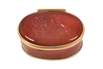 Lot 2099 - A George V Gold-Mounted Carnelian and Banded Agate Snuff-Box