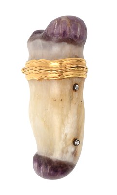 Lot 2174 - A German Gold-Mounted and Diamond-Set Hardstone Snuff-Box