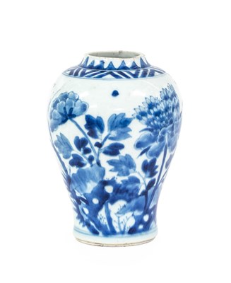 Lot 91 - A Chinese Porcelain Vase, Transitional period,...