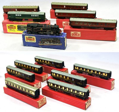 Lot 3148 - Hornby Dublo 2-Rail Locomotive And Coaches