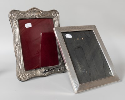 Lot 129 - An Edward VII Silver Photograph-Frame, by W. J....