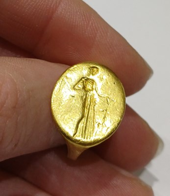 Lot 2001 - A Greek Ring