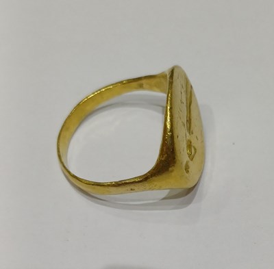Lot 2001 - A Greek Ring