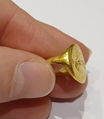 Lot 2001 - A Greek Ring