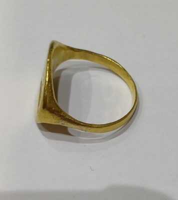 Lot 2001 - A Greek Ring