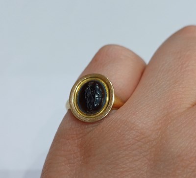 Lot 2011 - A Roman Ring