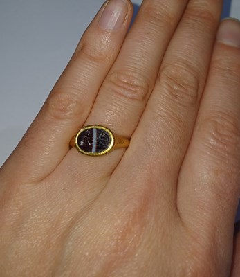 Lot 2023 - An 18th Century Intaglio Ring