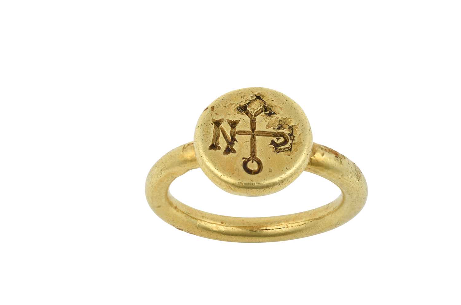 Lot 2025 - A Ring