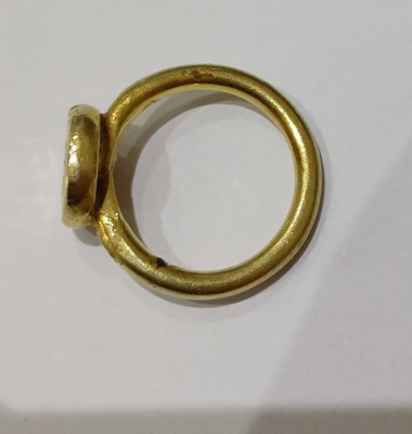 Lot 2025 - A Ring