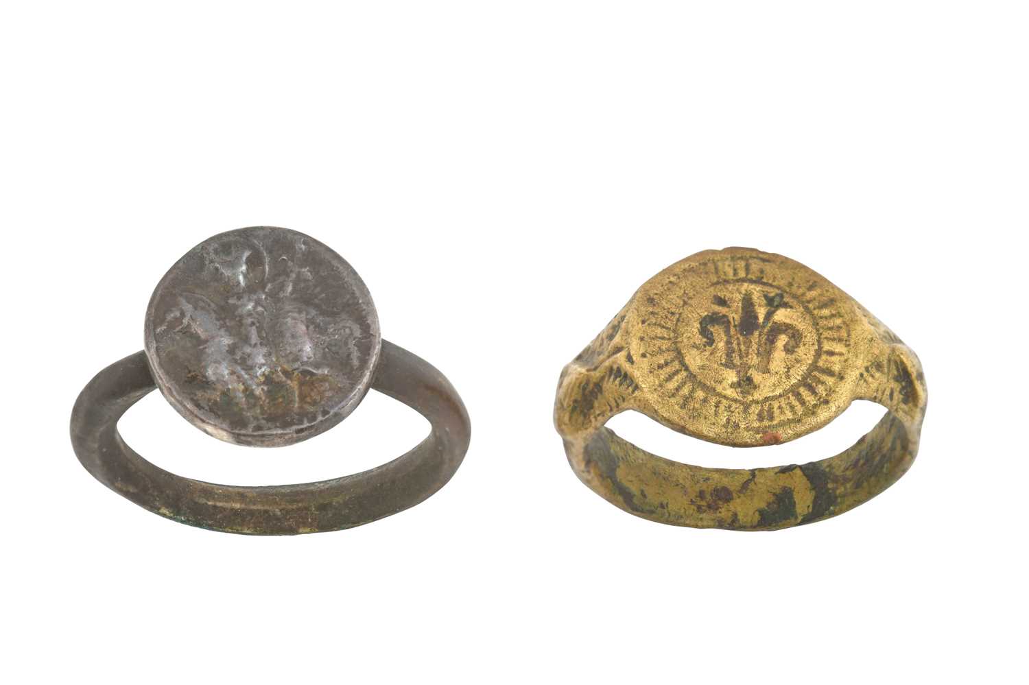 Lot 2010 - Two Rings