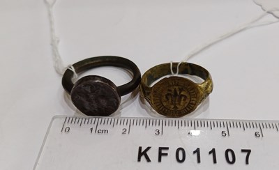 Lot 2010 - Two Rings