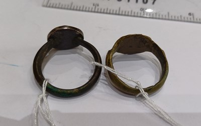 Lot 2010 - Two Rings
