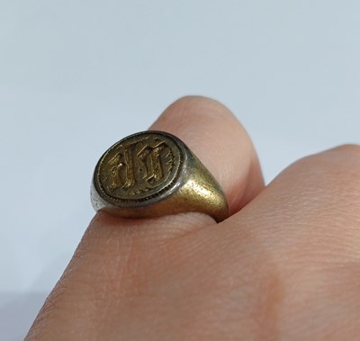 Lot 2026 - A Medieval Signet Ring