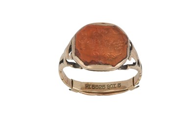 Lot 2081 - A Glass Signet Ring