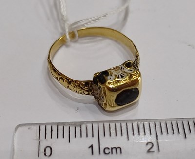 Lot 2013 - A Renaissance Enamel Ring