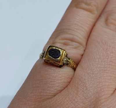 Lot 2013 - A Renaissance Enamel Ring