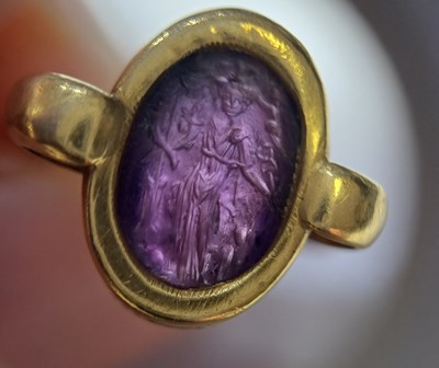 Lot 2012 - An Amethyst Intaglio Ring