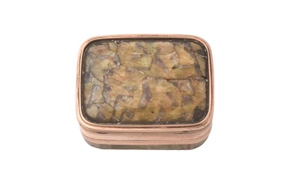 Lot 2132 - A George III Silver-Gilt Mounted Hardstone Vinaigrette