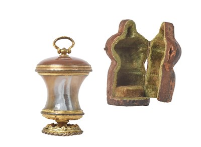 Lot 2129 - A Continental Gilt-Metal Mounted Agate Scent-Bottle or Vinaigrette