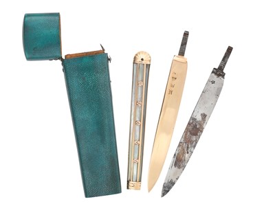 Lot 2116 - A Louis XVI Gold and Mother-of-Pearl Travelling-Knife