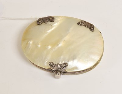 Lot 2020 - A George III Silver-Mounted Mother-of-Pearl Magnifying Glass