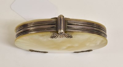 Lot 2020 - A George III Silver-Mounted Mother-of-Pearl Magnifying Glass