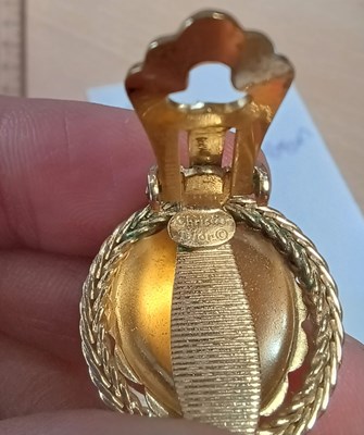 Lot 1095 - A Quantity of Costume Jewellery, comprising a...