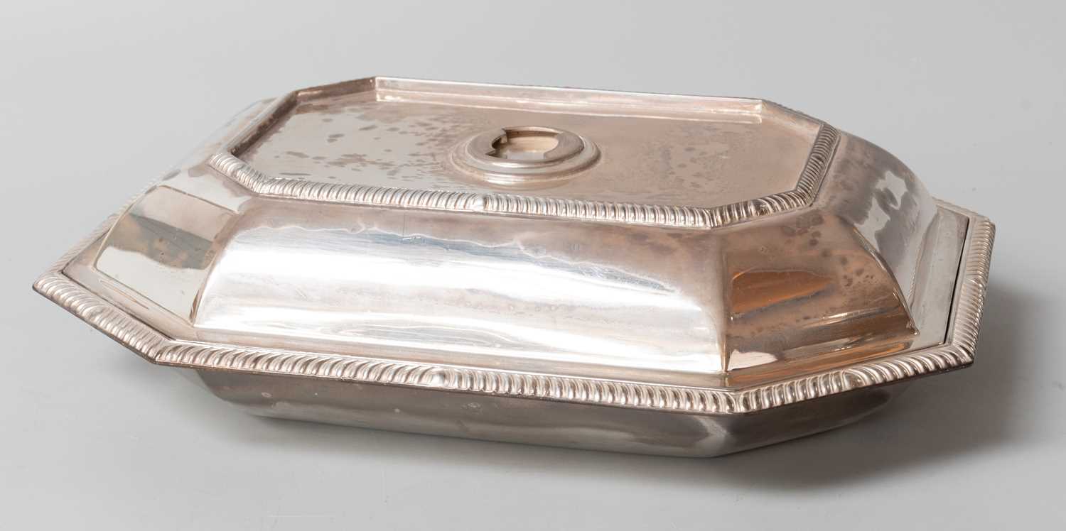 Lot 8 - A George V Silver Entree-Dish and Cover, by...