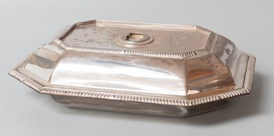 Lot 8 - A George V Silver Entree-Dish and Cover, by...