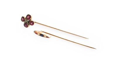 Lot 237 - A Garnet Stick Pin, the cushion cut garnets...