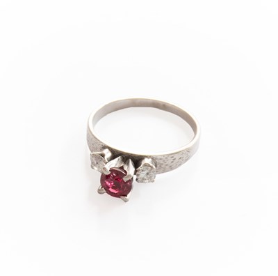 Lot 267 - A Red Stone and Diamond Three Stone Ring, the...