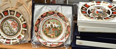 Lot 172 - Eight boxed Royal Crown Derby Imari plates; Christmas 1992, 1993, 1994, 1995, 1996, 1997, 1998...