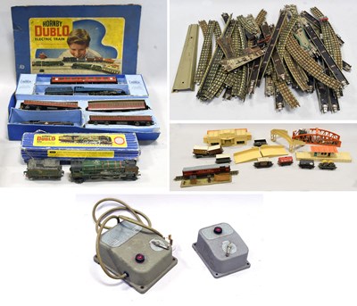 Lot 3154 - Hornby Dublo 3-Rail Tank Passenger Set