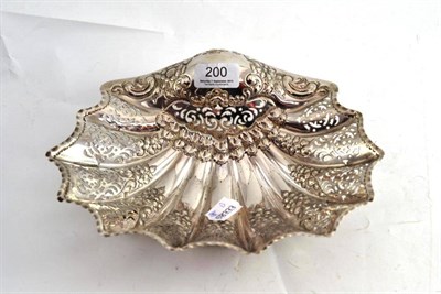 Lot 200 - A silver shell shaped dish