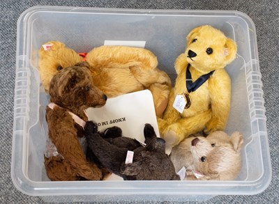 Lot 1163 - Modern Steiff Collectors Bears comprising 2005,...