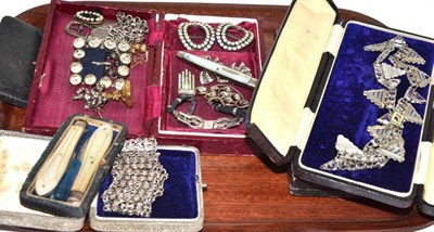 Lot 230 - Quantity of costume jewellery