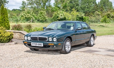 Lot 800 - 1999 Jaguar XJ8 Auto Registration Number: V729...