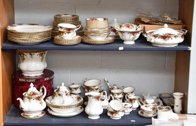 Lot 362 - Royal Albert "Old Country Roses" Dinner and...