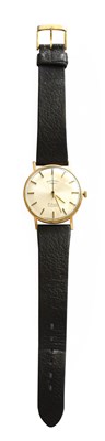 Lot 320 - A 9 Carat Gold Centre Seconds Rotary...