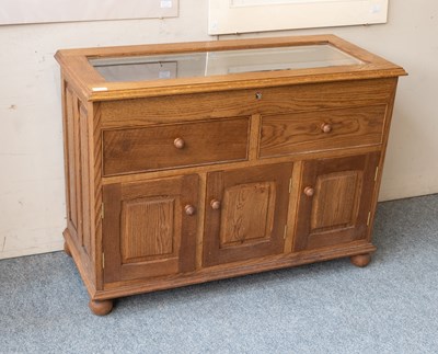 Lot 1419 - A Duncan Roberts Bespoke Oak Bijouterie...