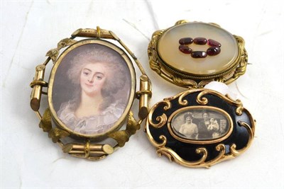 Lot 357 - A print portrait in brooch frame, a mourning brooch and an another brooch