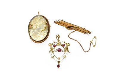 Lot 241 - A Mother-of-Pearl Cameo Brooch/Pendant,...