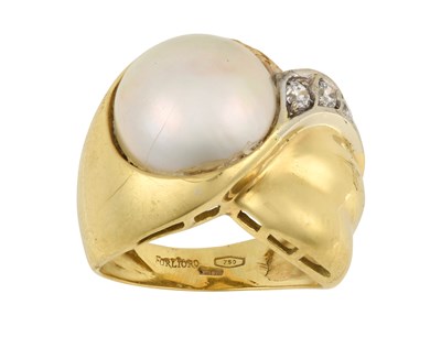 Lot 2284 - A Mabe Pearl and Cubic Zirconia Ring the mabe...
