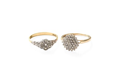 Lot 233 - An 18 Carat Gold Diamond Cluster Ring, finger...